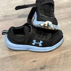 Under Armour Black and Blue Sneakers with Velcro Closure